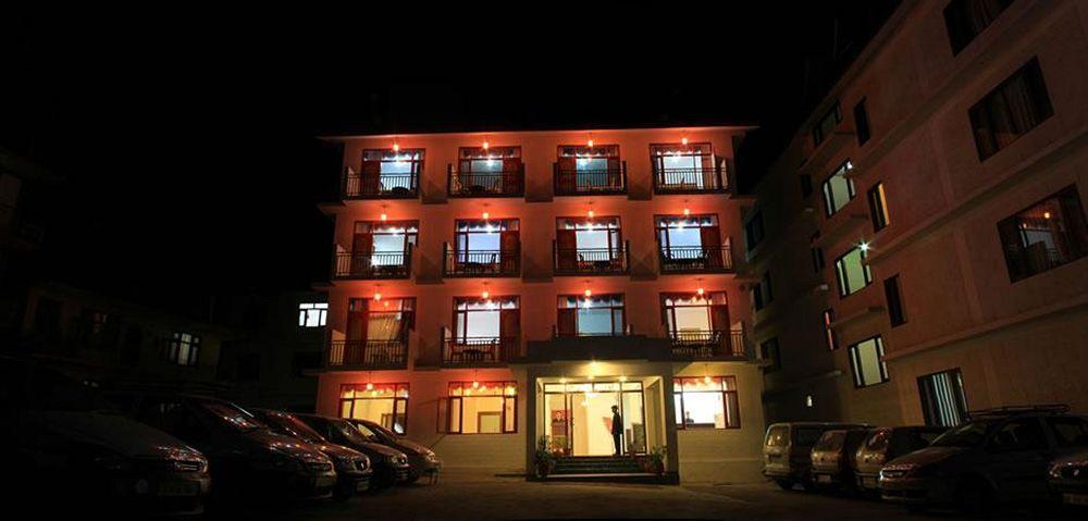 Chander Palace Manāli Esterno foto